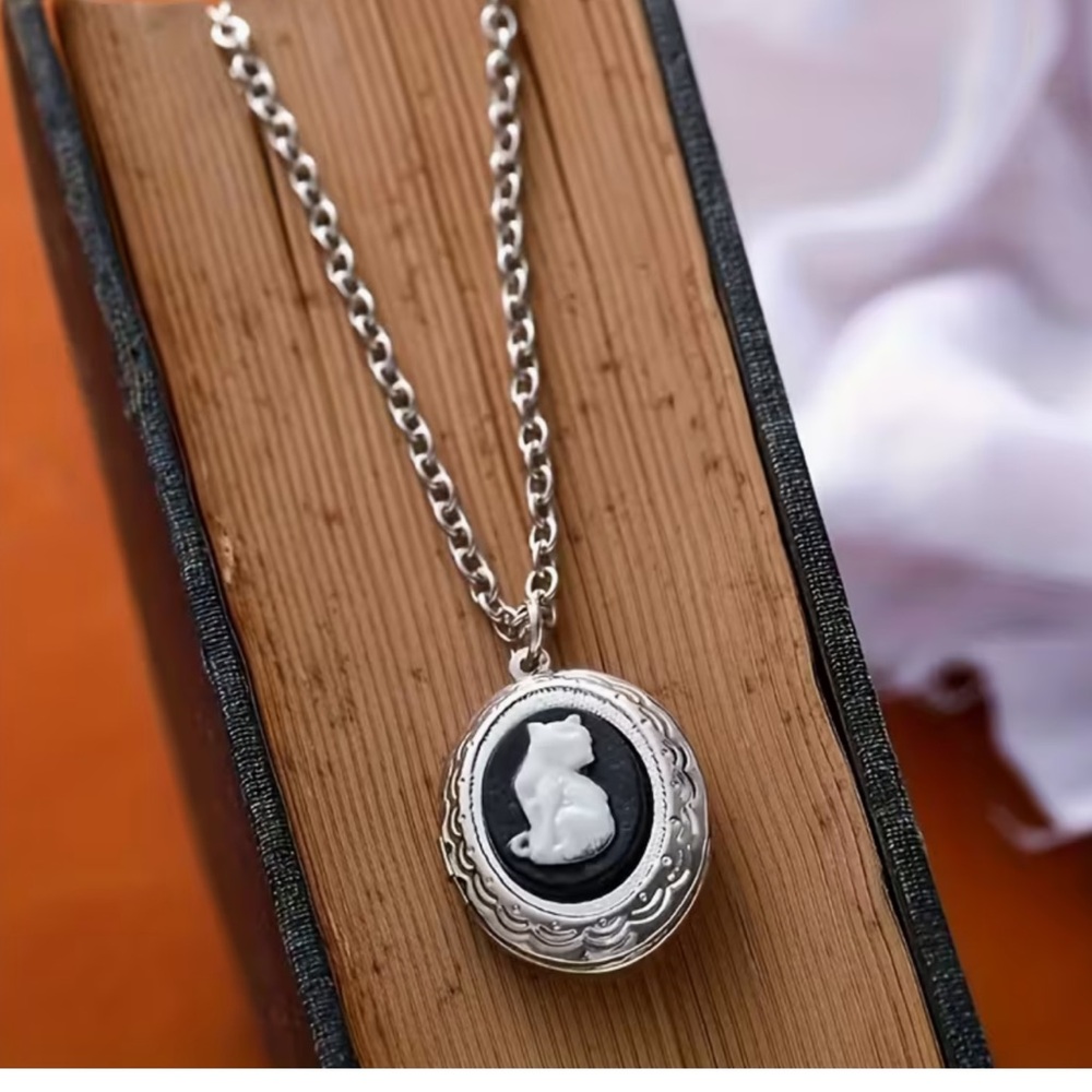 Soon NEW! Silver alloy Cat Cameo Pendant Necklace - Black & White